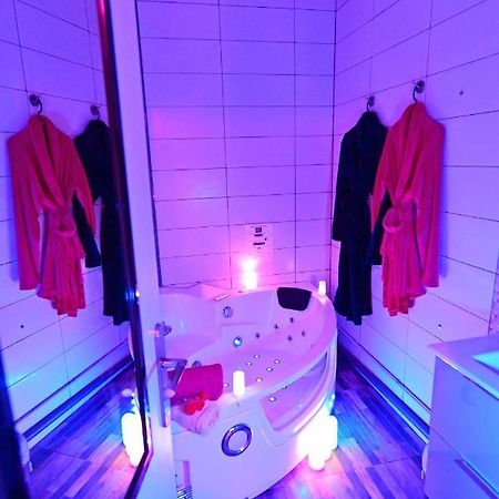 Luxe Sauna Privatif Et Grand Bain Jacuzzi A Deux A Biscarosse Plage Pour Nuit Romantique Avec Decoration Led Et Bougies 比斯卡罗斯 外观 照片