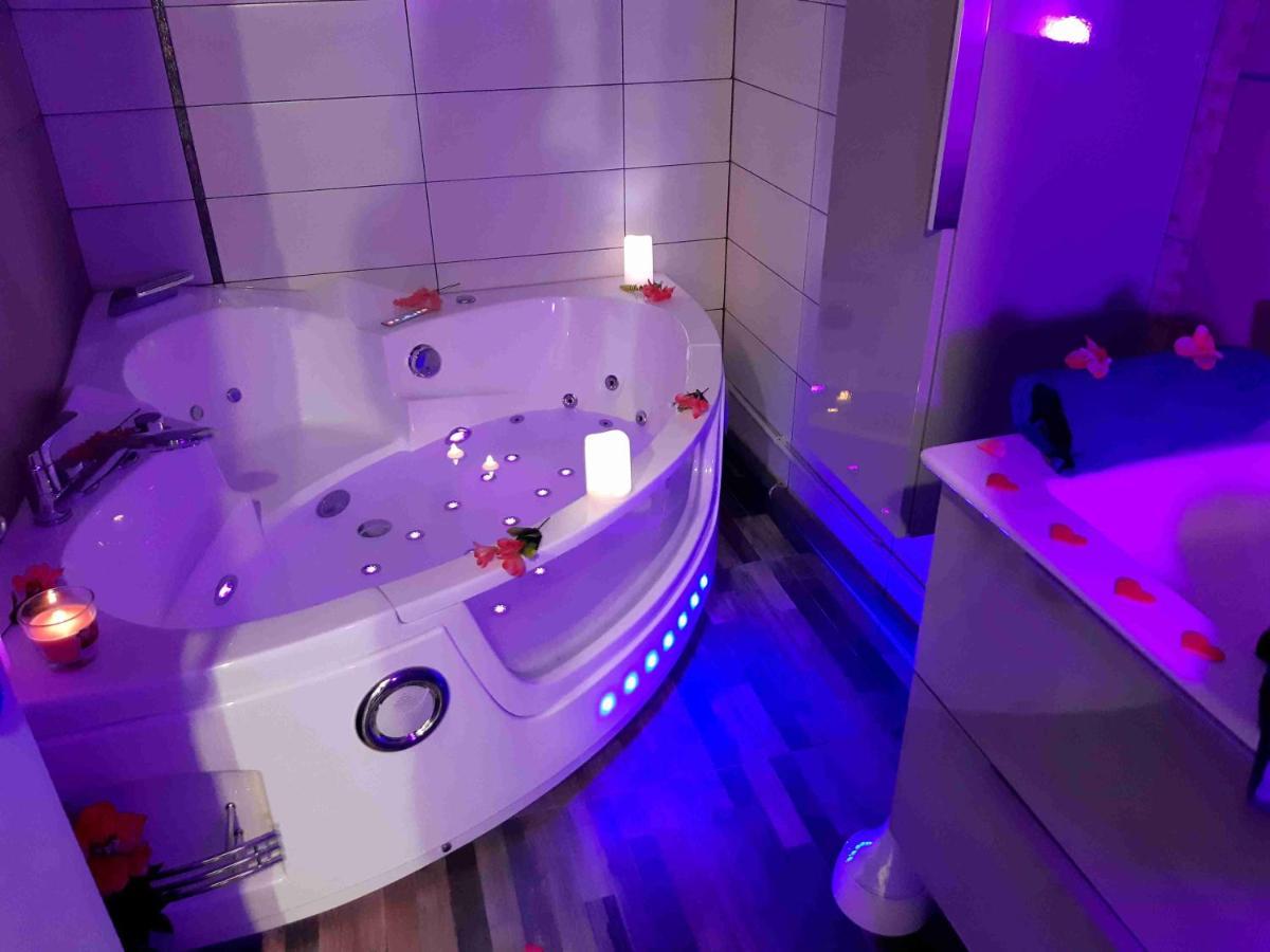 Luxe Sauna Privatif Et Grand Bain Jacuzzi A Deux A Biscarosse Plage Pour Nuit Romantique Avec Decoration Led Et Bougies 比斯卡罗斯 外观 照片