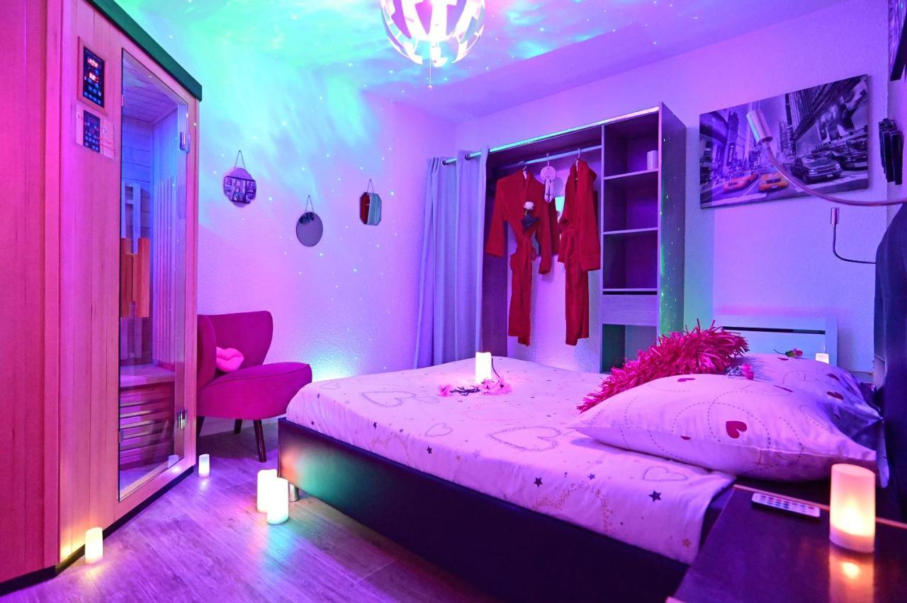 Luxe Sauna Privatif Et Grand Bain Jacuzzi A Deux A Biscarosse Plage Pour Nuit Romantique Avec Decoration Led Et Bougies 比斯卡罗斯 外观 照片