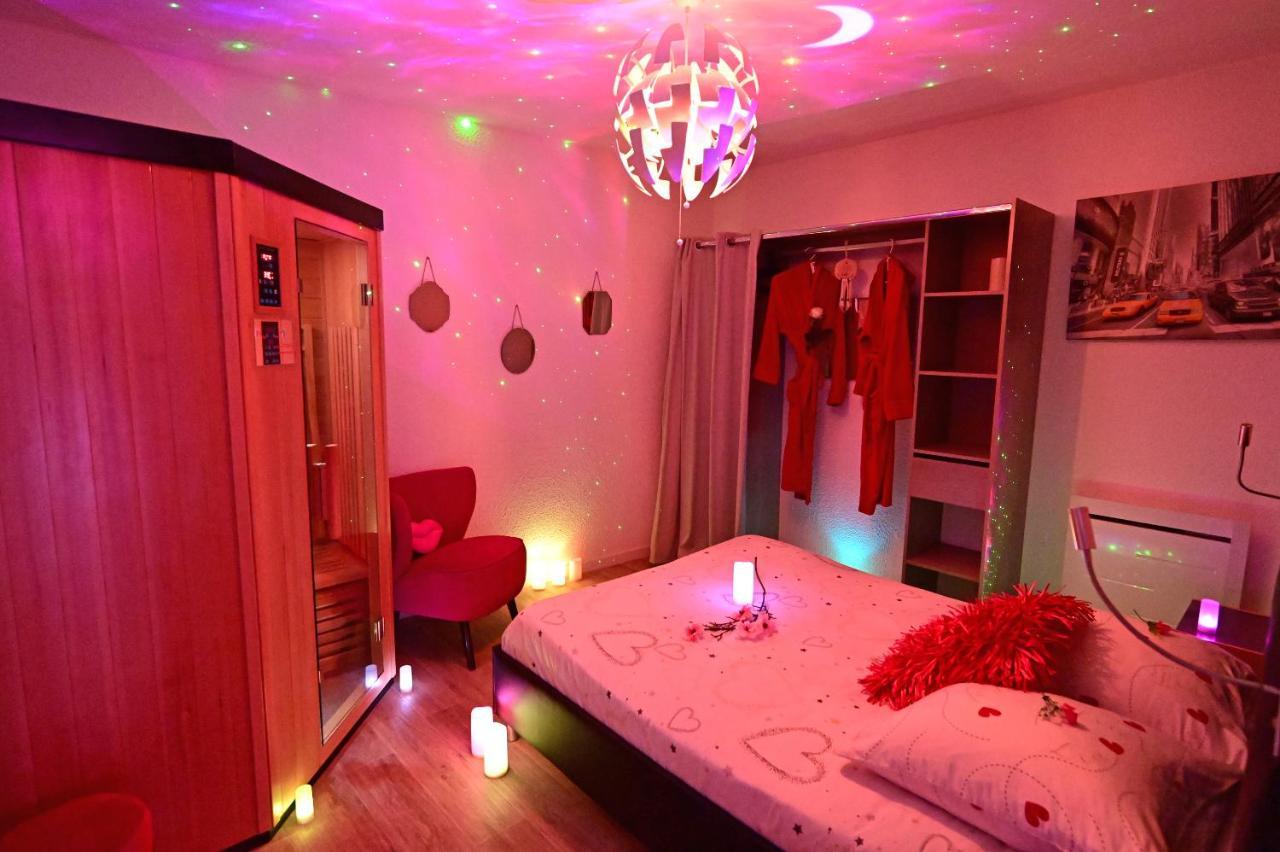 Luxe Sauna Privatif Et Grand Bain Jacuzzi A Deux A Biscarosse Plage Pour Nuit Romantique Avec Decoration Led Et Bougies 比斯卡罗斯 外观 照片