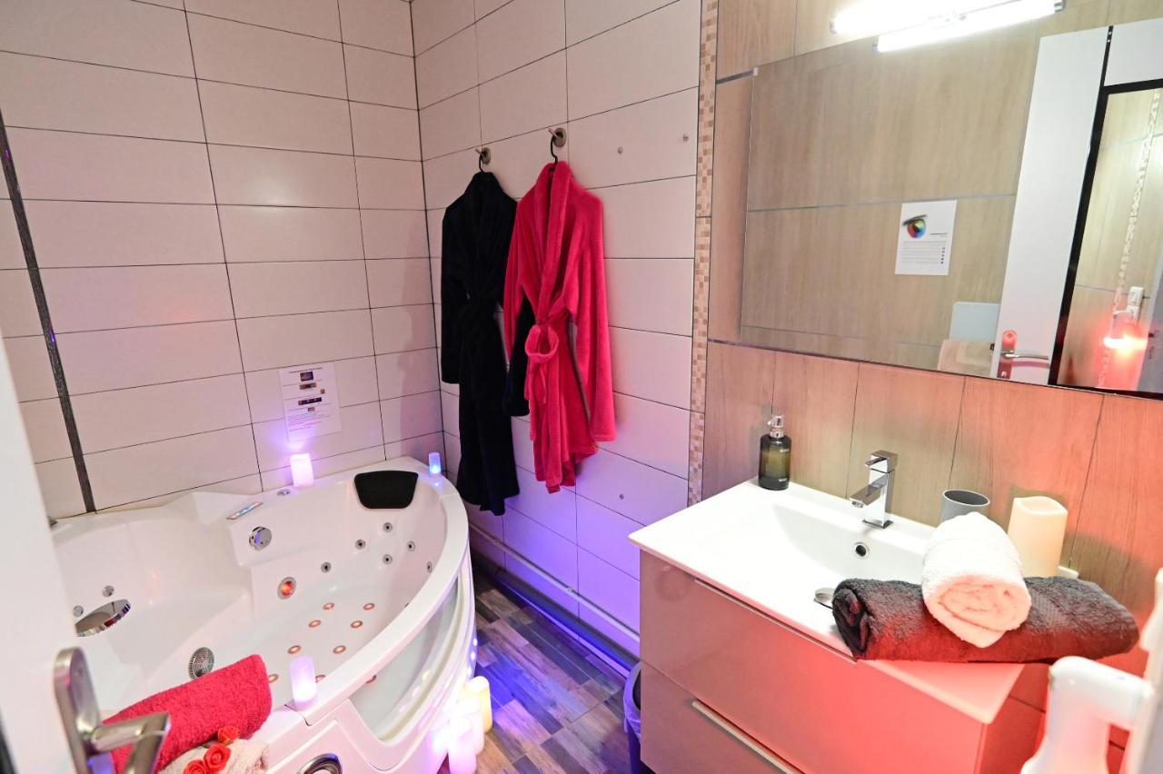 Luxe Sauna Privatif Et Grand Bain Jacuzzi A Deux A Biscarosse Plage Pour Nuit Romantique Avec Decoration Led Et Bougies 比斯卡罗斯 外观 照片